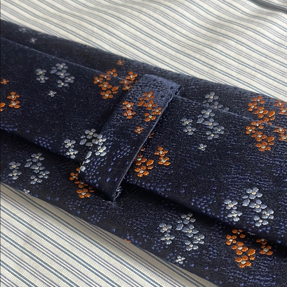 Charles Tyrwhitt Floral Patterned silk Tie - Picture 7 of 8